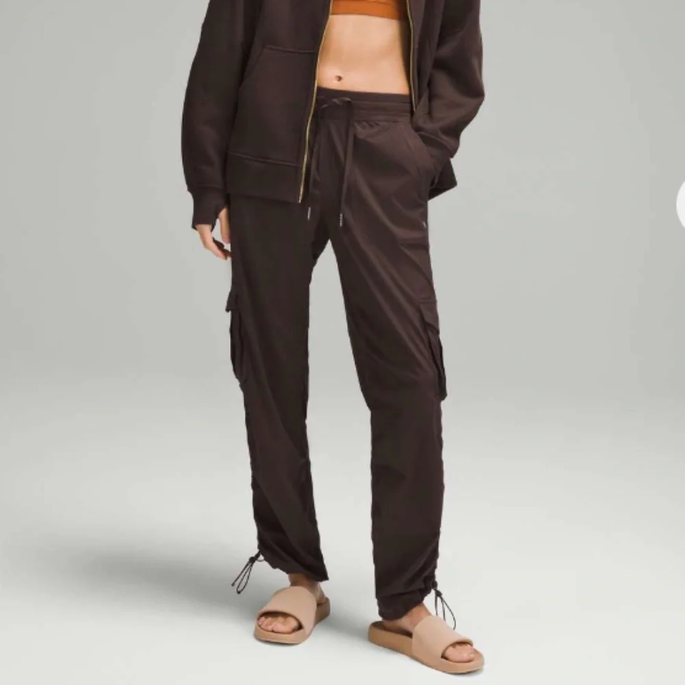 Lululemon Dance Studio Relaxed-Fit Mid-Rise Cargo Pant Espresso-Size Small_4